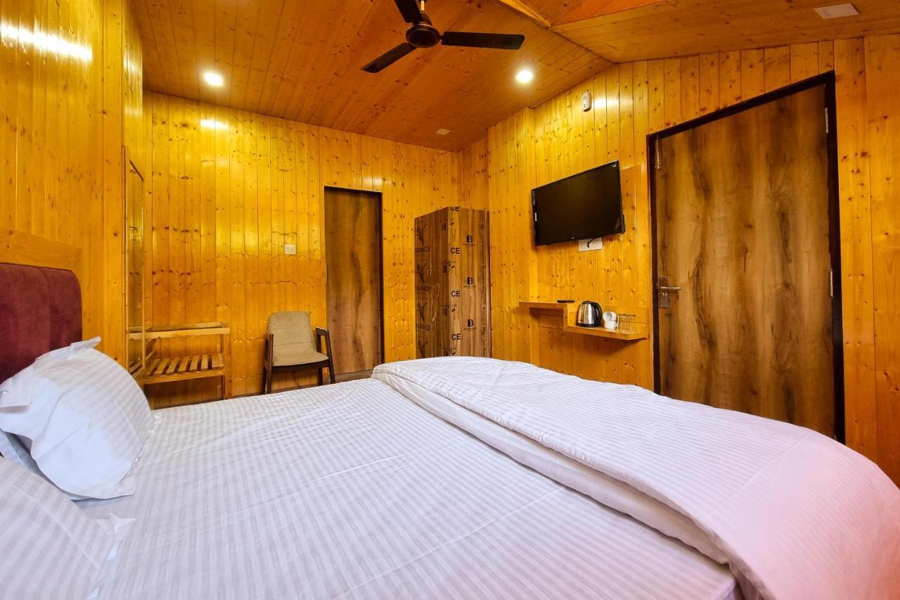Hotel White Cloud Banikhet エクステリア 写真