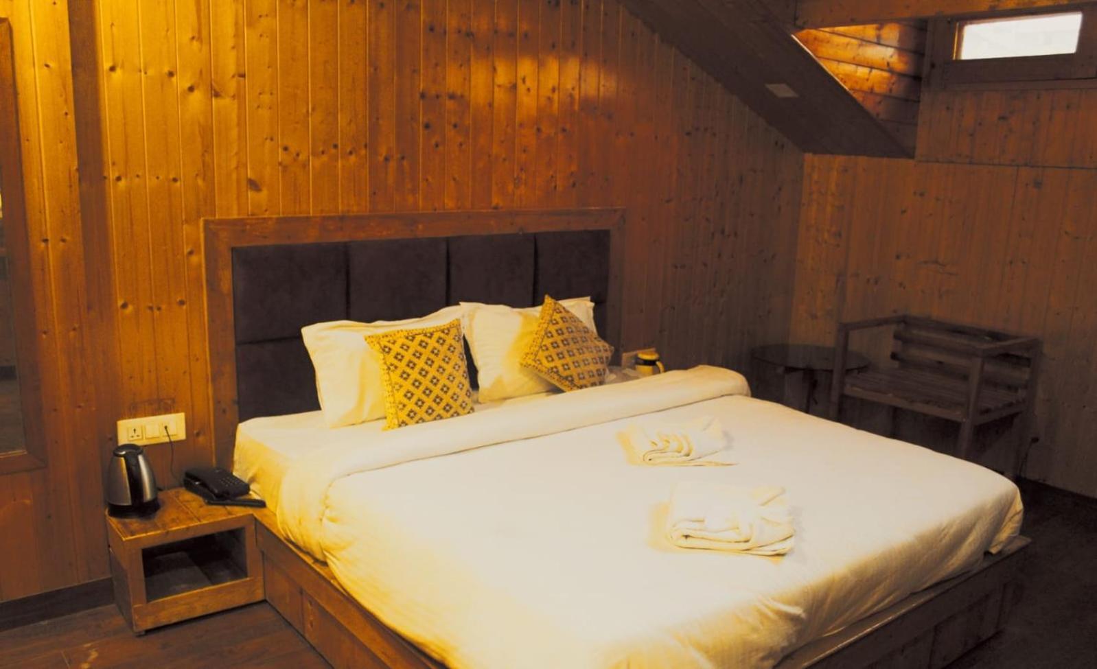 Hotel White Cloud Banikhet エクステリア 写真